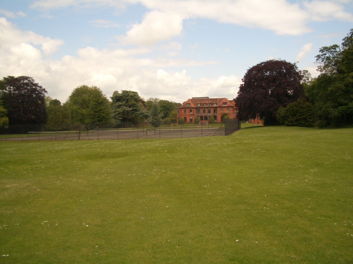 Carmel College: Tennis courts & Mansion House