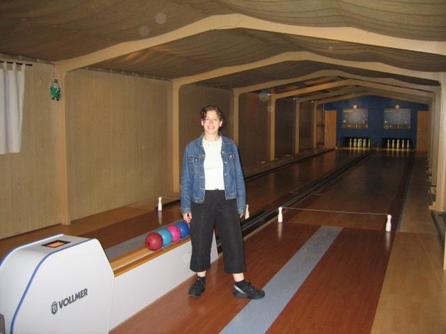 9 pin bowling wtf????